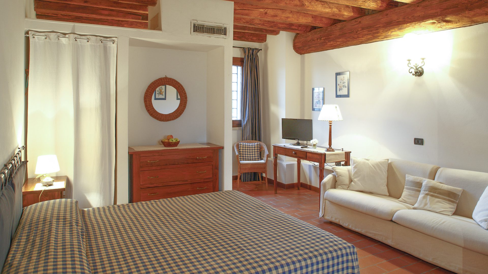 Holyday-room-albicocca-02